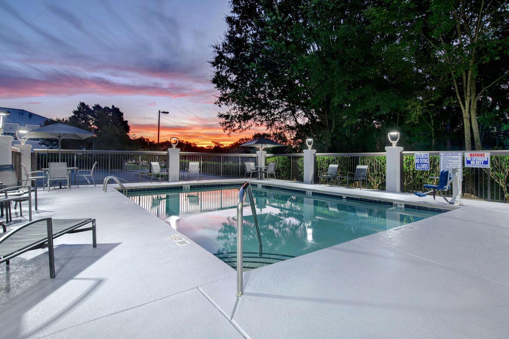 Hampton Inn Charlotte Монро Экстерьер фото