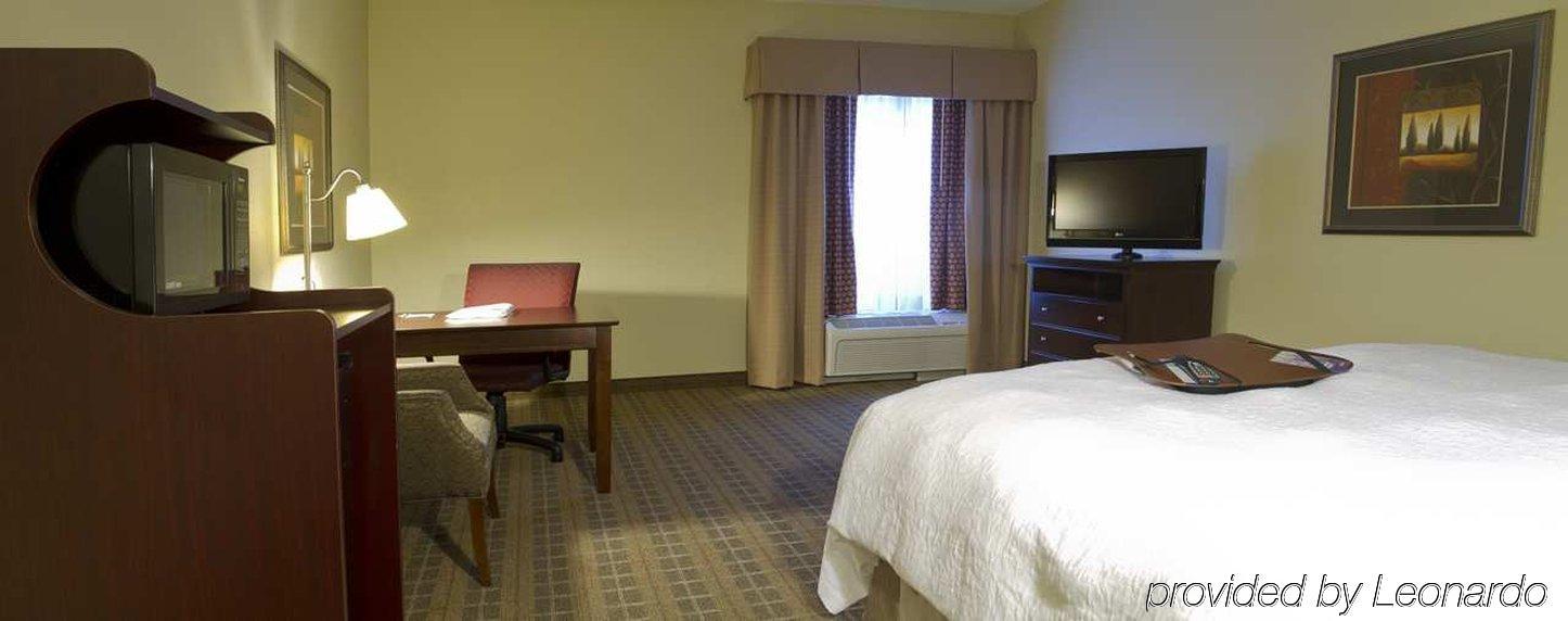 Hampton Inn Charlotte Монро Номер фото