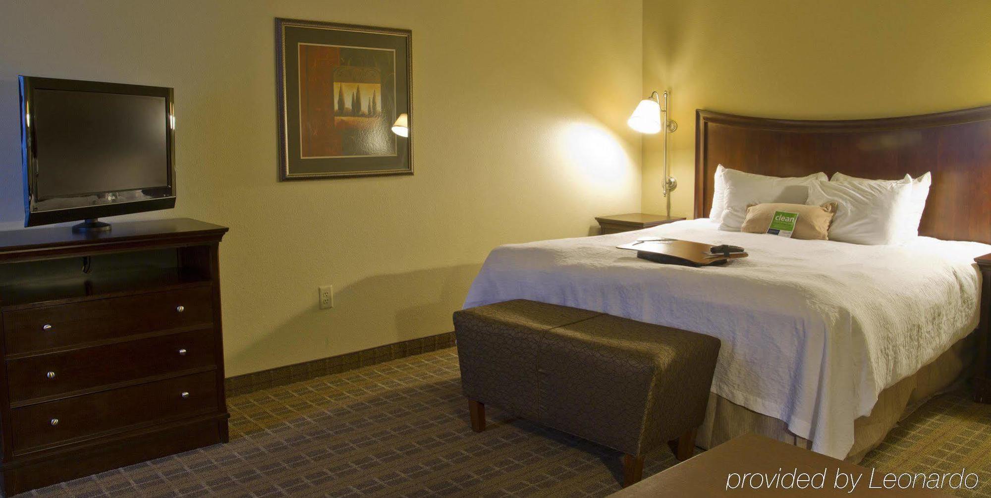 Hampton Inn Charlotte Монро Номер фото