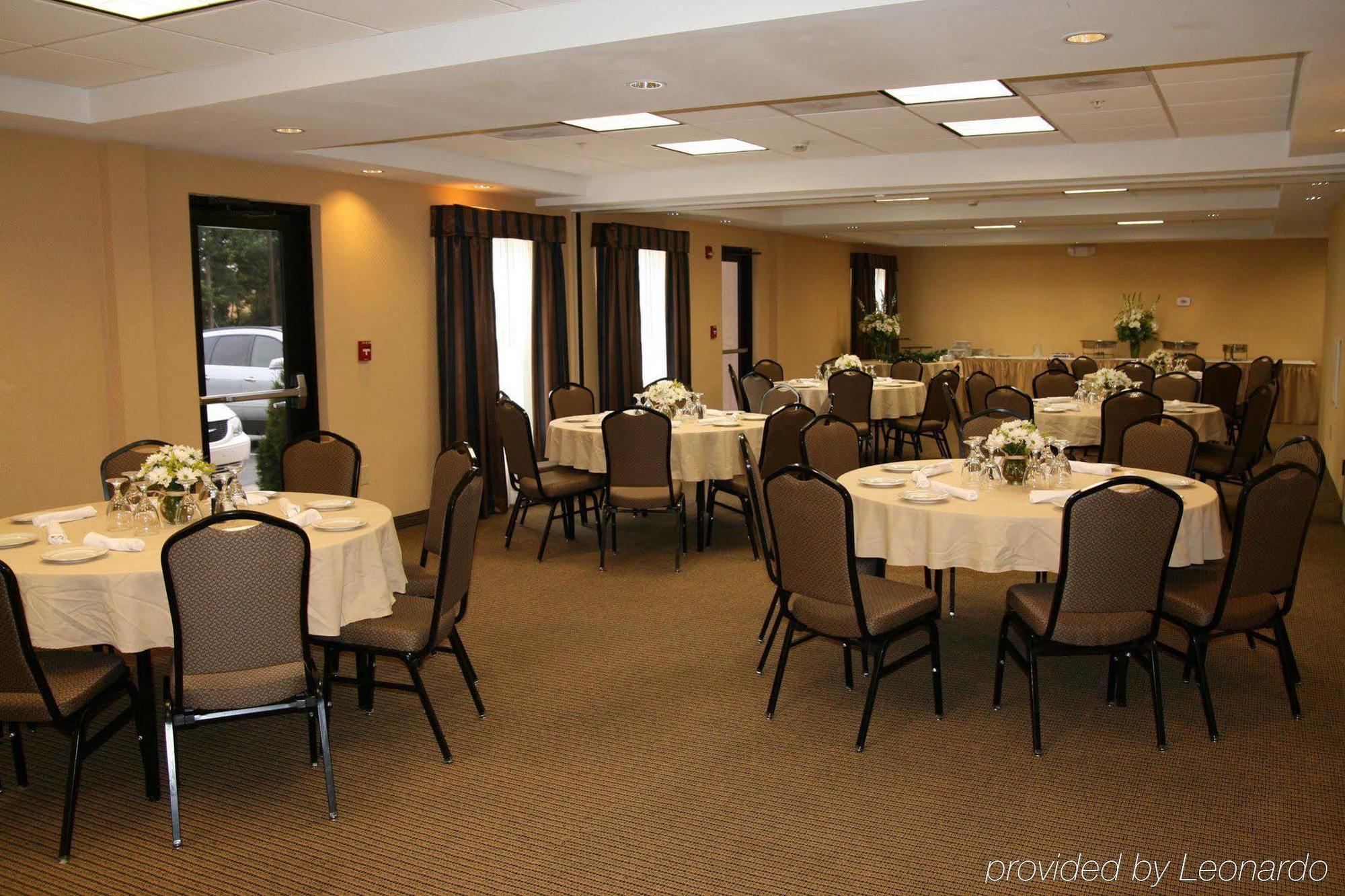 Hampton Inn Charlotte Монро Ресторан фото