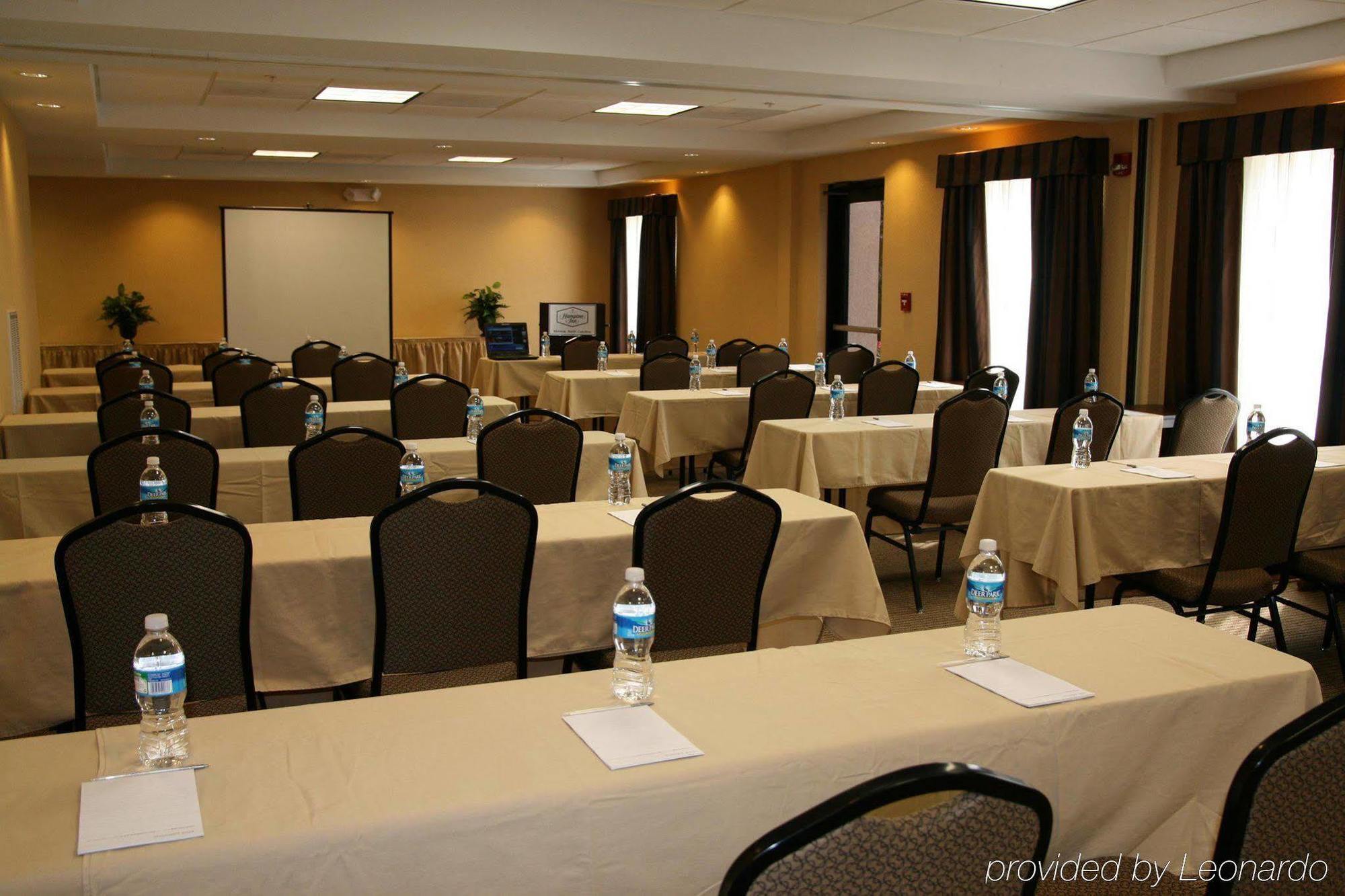 Hampton Inn Charlotte Монро Удобства фото