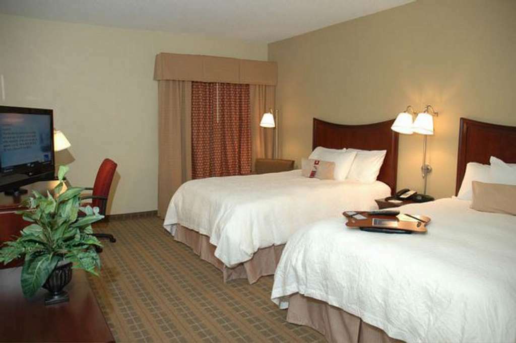 Hampton Inn Charlotte Монро Номер фото
