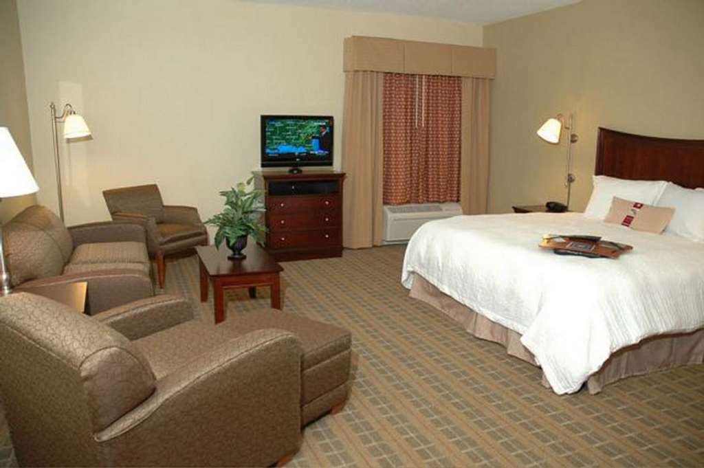 Hampton Inn Charlotte Монро Номер фото